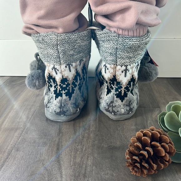 ARDENE knit plush bootie slipper - NEW - size 5/6, 7/8 available - Picture 3 of 4